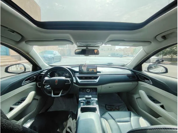 Car image 18