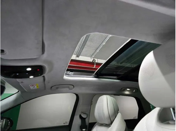 Car image 25