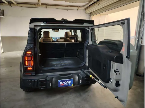 Car image 30