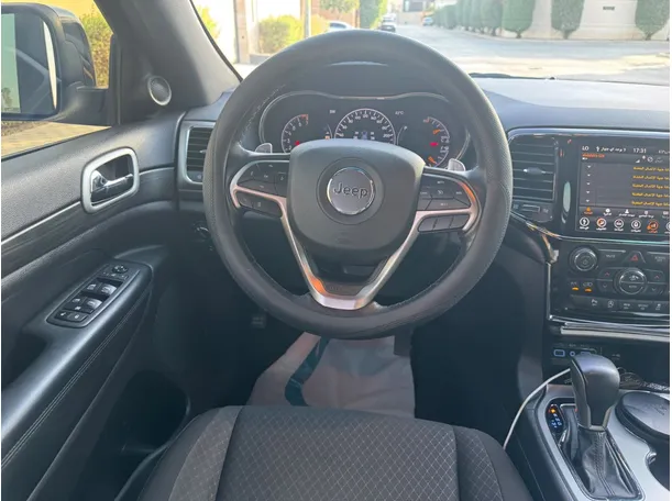 Car image 16