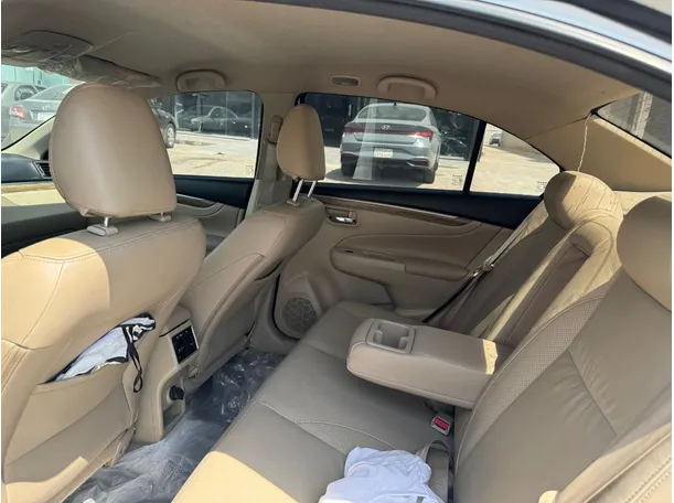 Car image 13