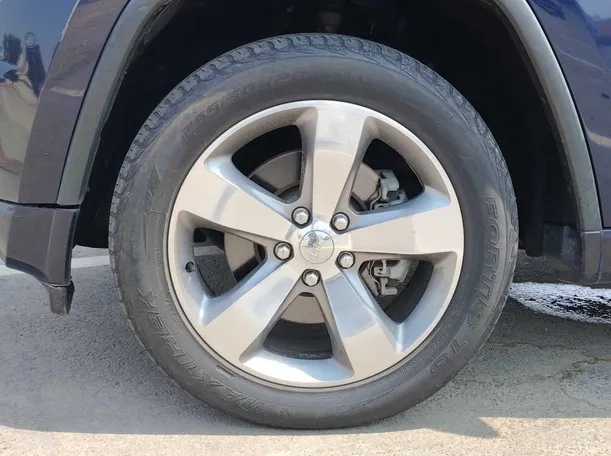 Car image 10