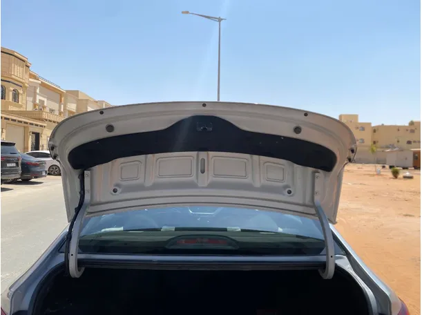 Car image 19