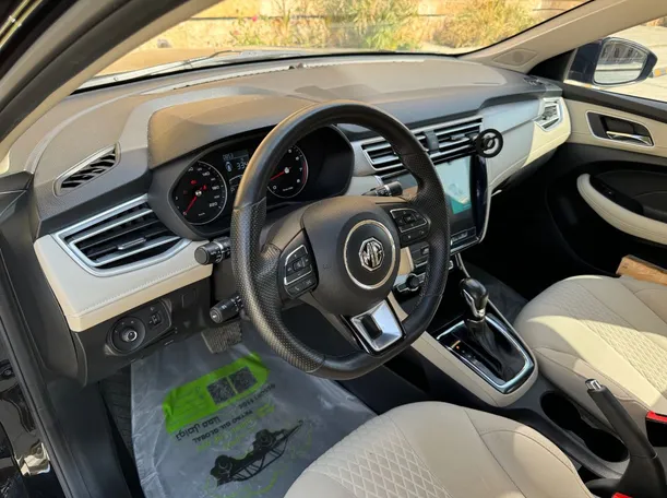 Car image 11