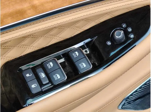 Car image 38
