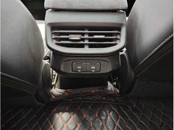 Car image 29