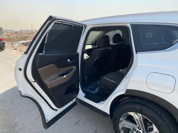 Car image 11