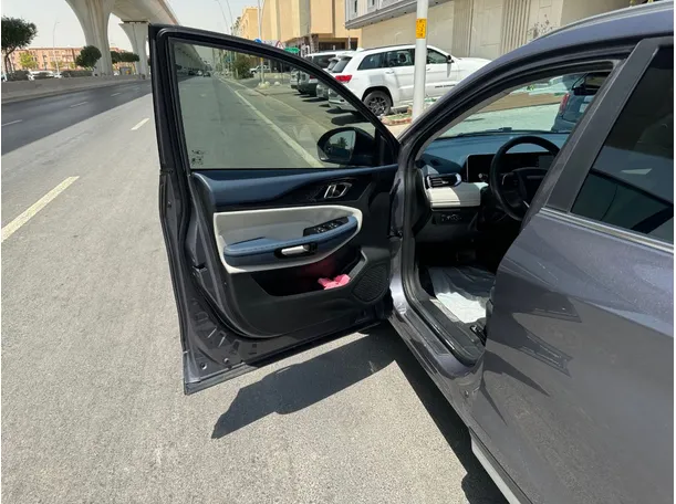 Car image 8