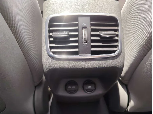 Car image 27