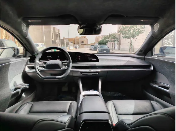 Car image 17