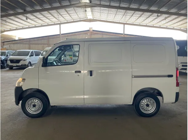 Car image 8