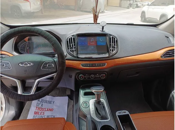 Car image 14
