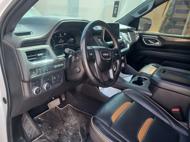 Car image 11