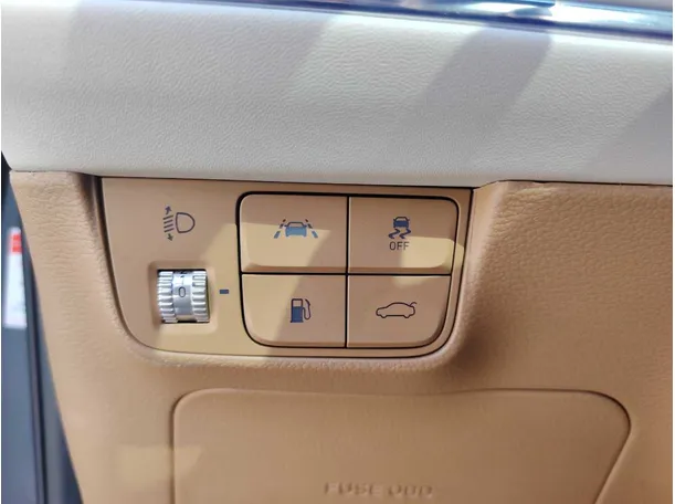 Car image 32