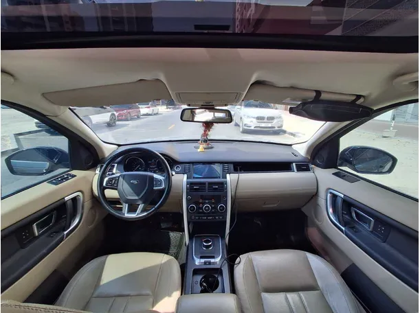 Car image 14