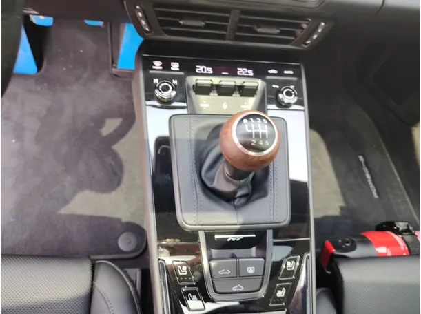 Car image 17