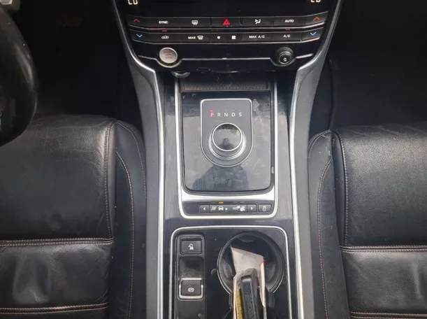 Car image 17