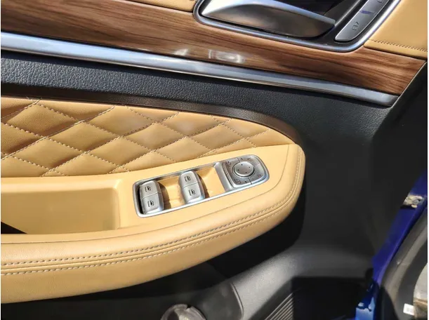 Car image 23