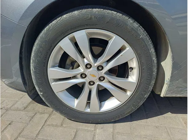 Car image 9