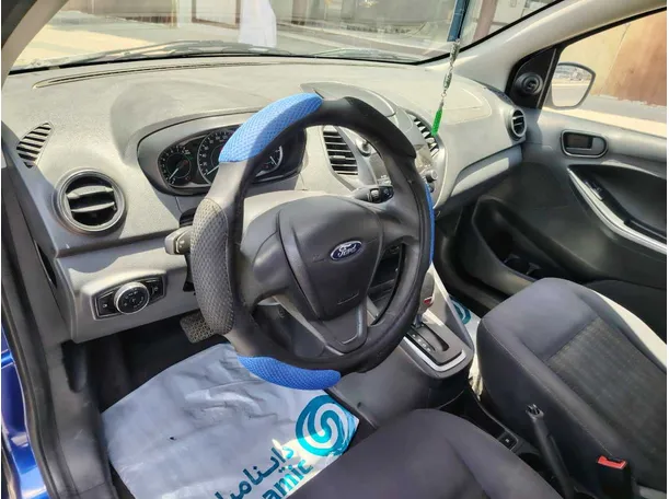 Car image 11