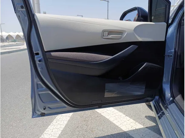 Car image 10