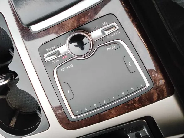 Car image 30
