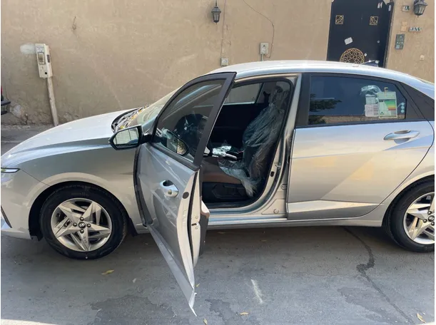 Car image 12