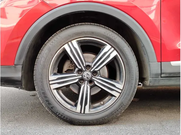 Car image 10