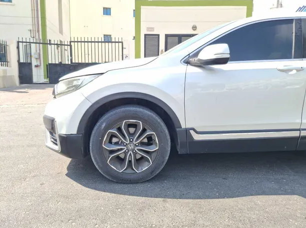Car image 9