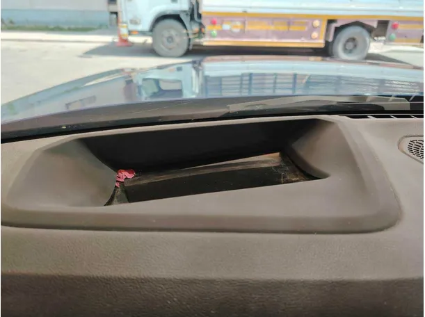 Car image 32
