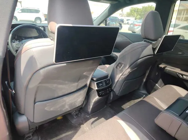 Car image 17