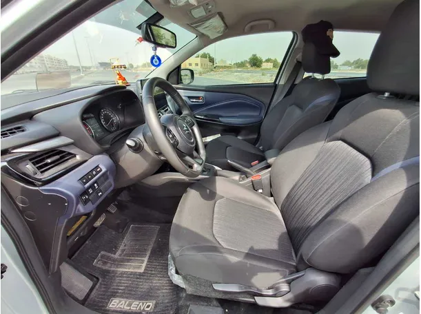 Car image 12