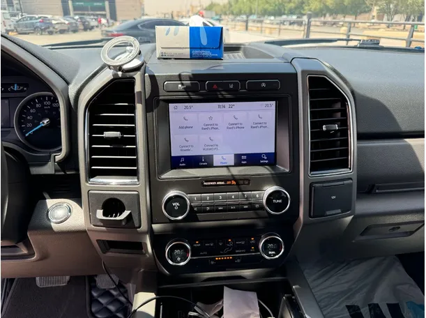 Car image 16