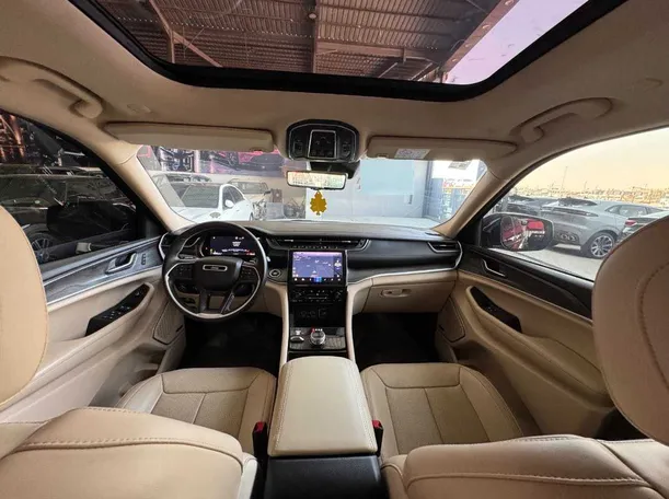 Car image 15