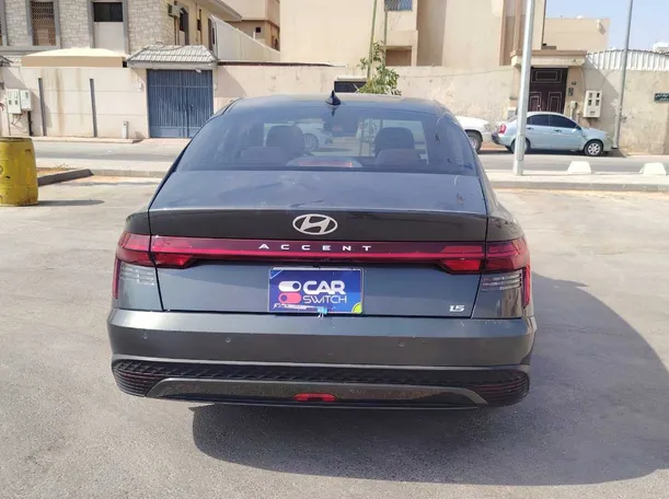 Car image 6