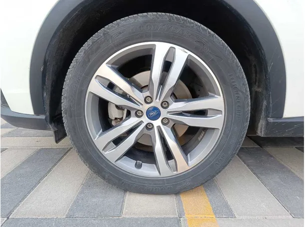 Car image 10
