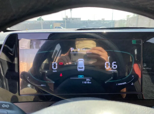 Car image 19