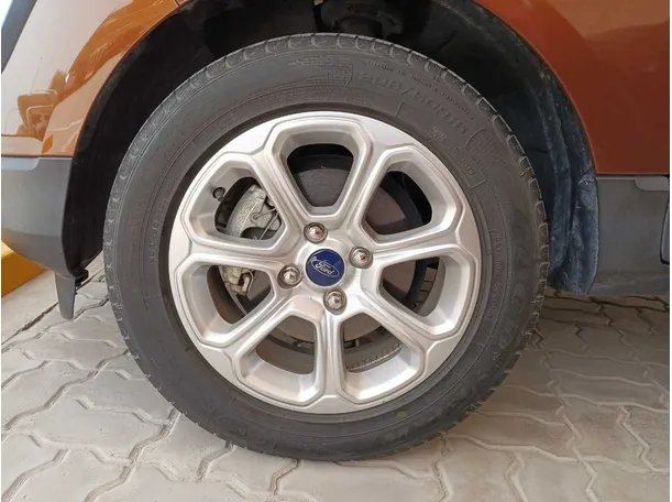 Car image 9