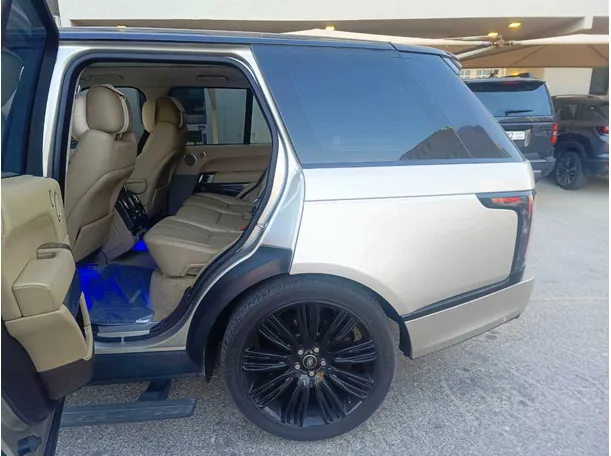 Car image 18