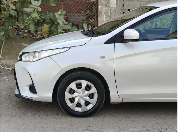 Car image 9