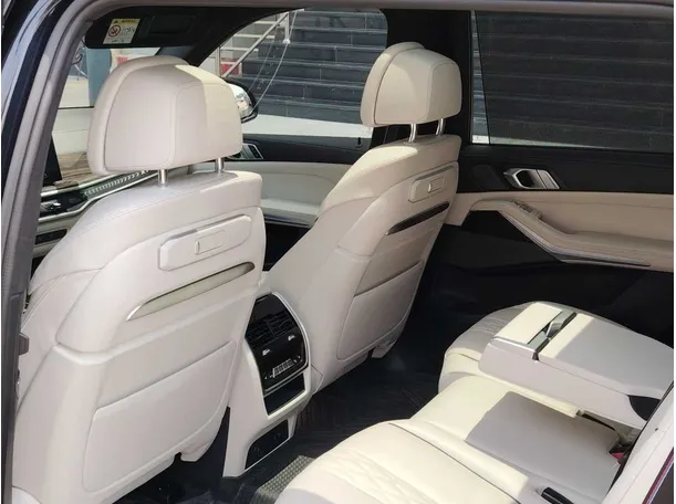 Car image 18
