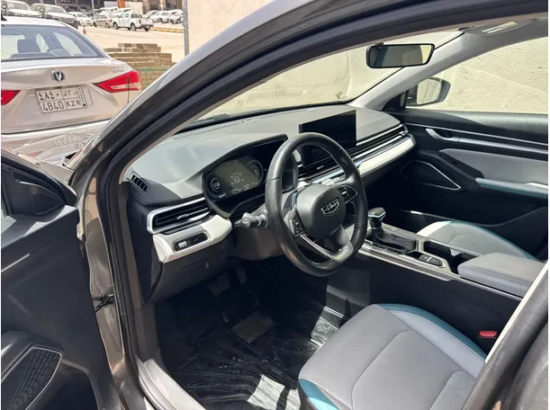 Car image 11