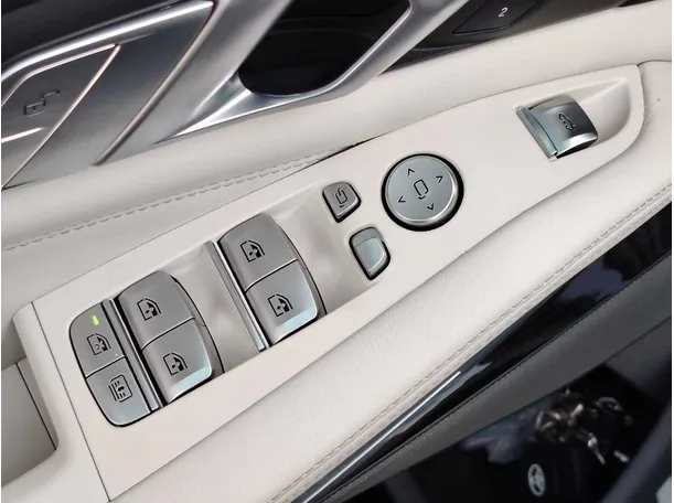 Car image 38