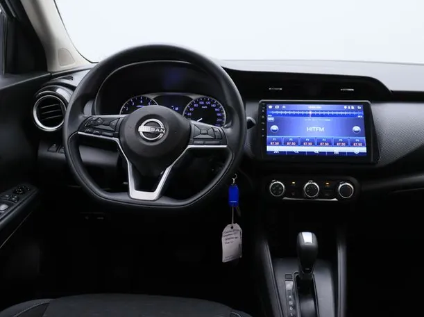Car image 15