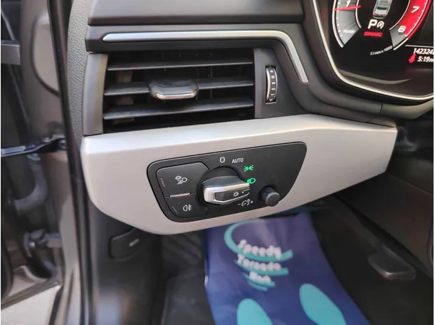 Car image 34