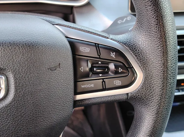 Car image 26