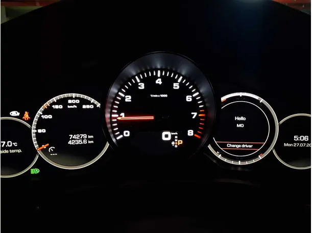 Car image 19