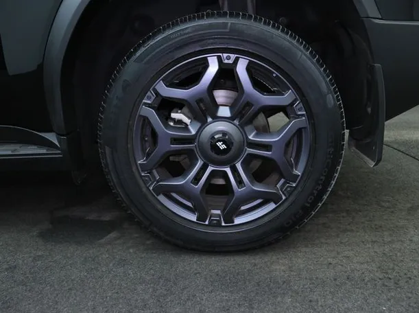 Car image 7