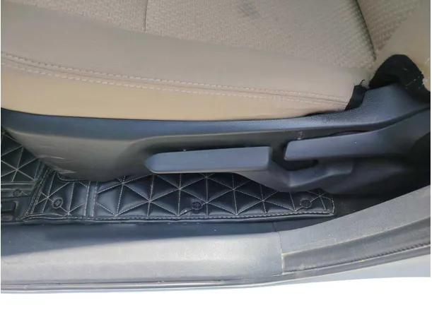 Car image 29