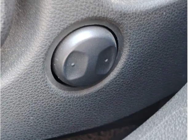 Car image 29